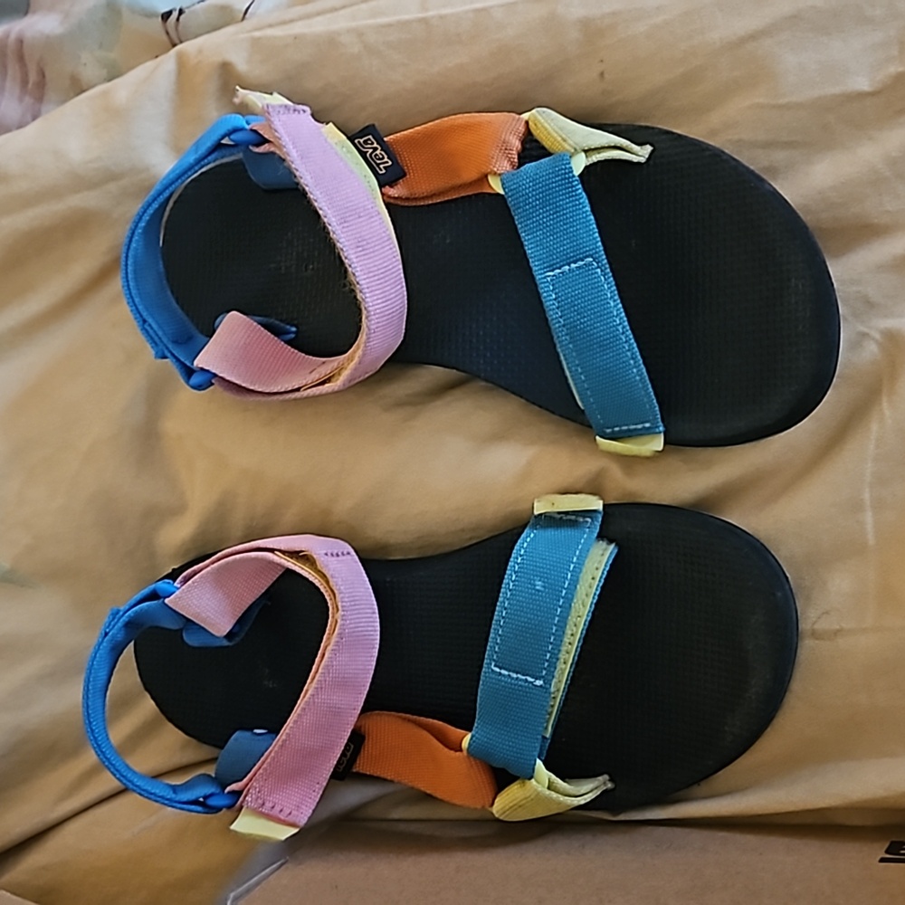 Size 7 Teva colorblock sandals in box